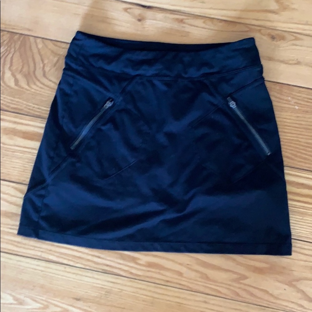 Athleta skirt w short underneath xs